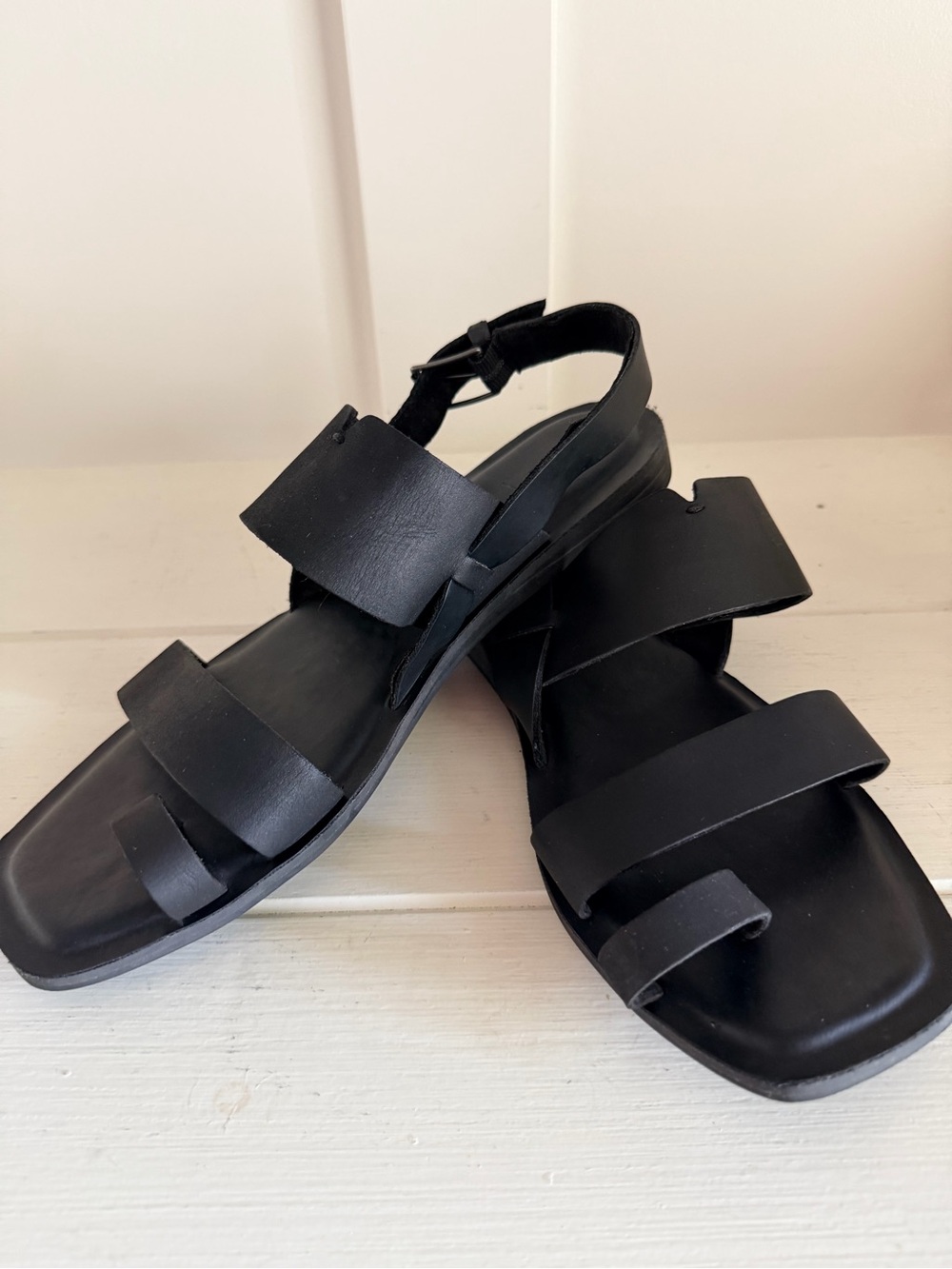 TOMS Freya Black Veg Tan Leather Slingback Toe Loop Sandals - Size 10 (EUC)